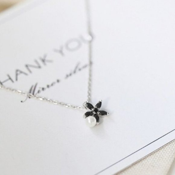 *NEW 925 Sterling Silver Pearl Flower Necklace - Picture 2 of 5